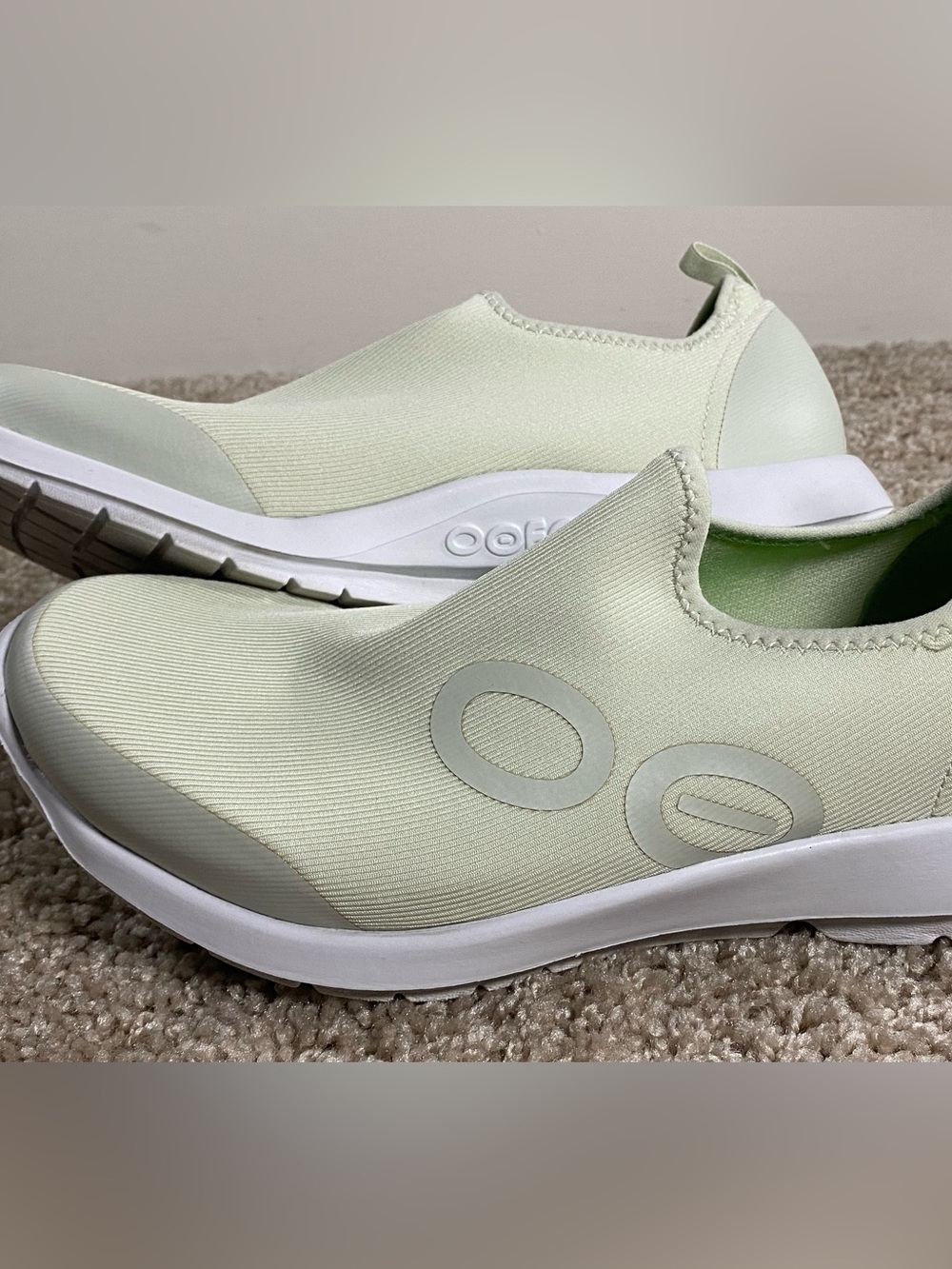 OOFOS Oomg OMG Sport Low Women Slip-On Recovery Sneakers in Pale Mint SZ 11